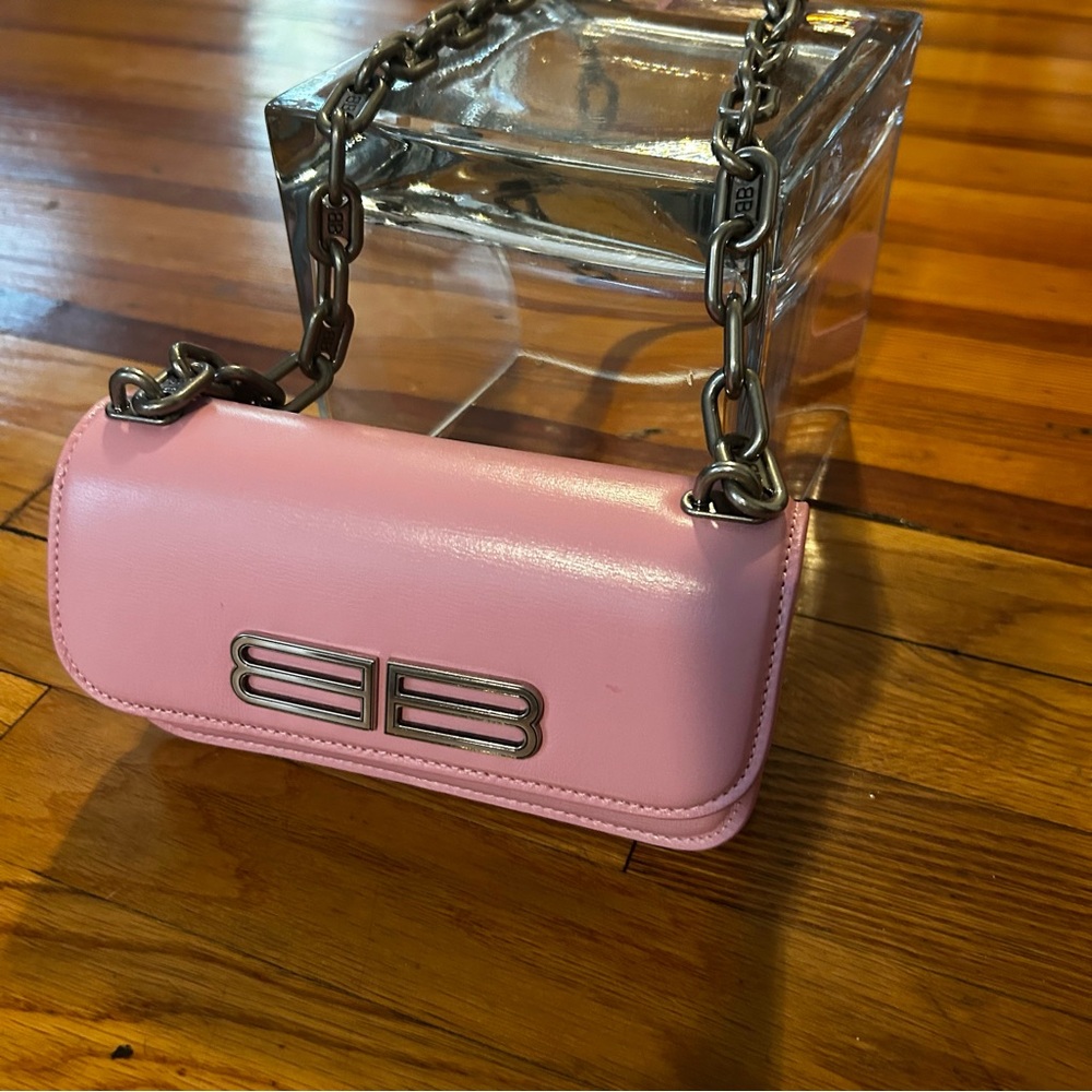 Gorgeous Pink mini Balenciaga Shoulder Bag. - Picture 4 of 14